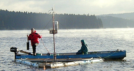 Mess-Plattform auf Stausee